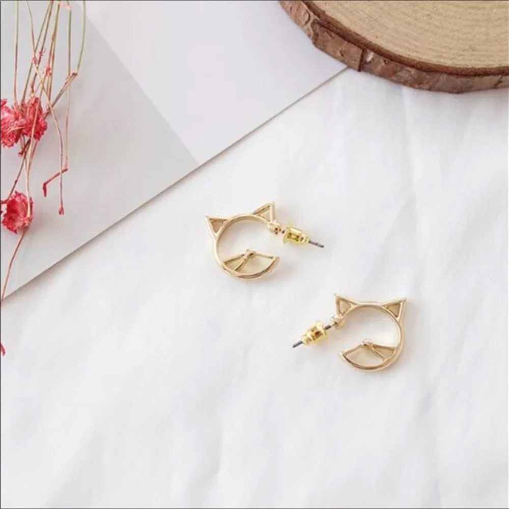 Cute Kitty Cat Face Earrings Gold - Picture 4 of 5